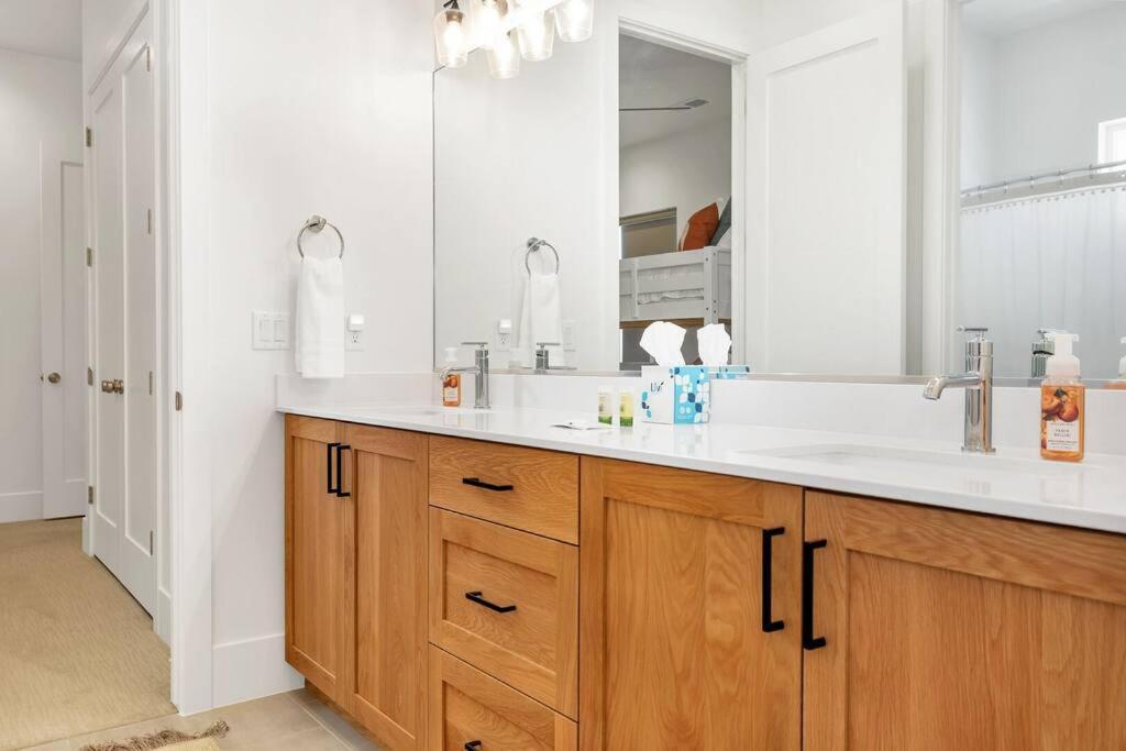 Villa #15 Pet Friendly! Year Round Heated Pool & Hot Tub! Upper Patios! St. George Exteriér fotografie